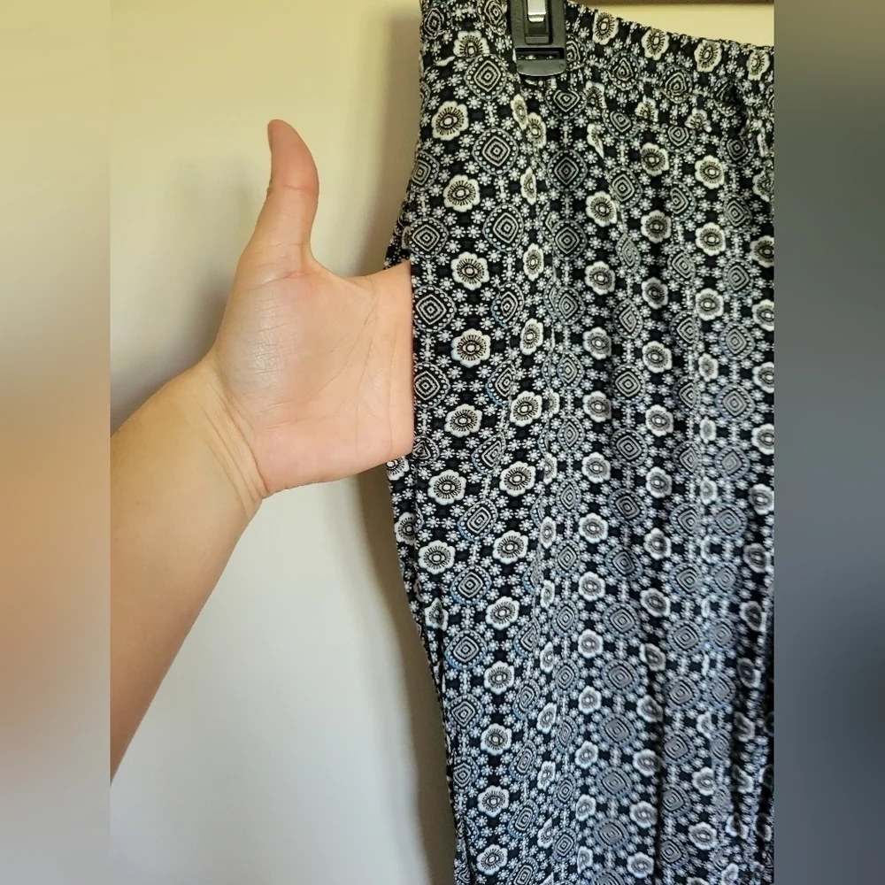 Talbots Women's 100% Rayon Detailed Pull on Pants Size Large - Picture 3 of 6